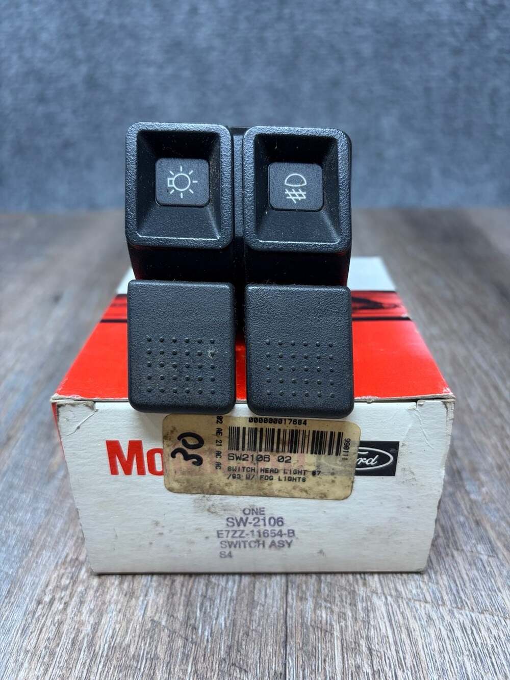 NOS Ford SW-2106 E7ZZ-11654-B Headlight &Fog Light Switch Assembly 87-93 mustang